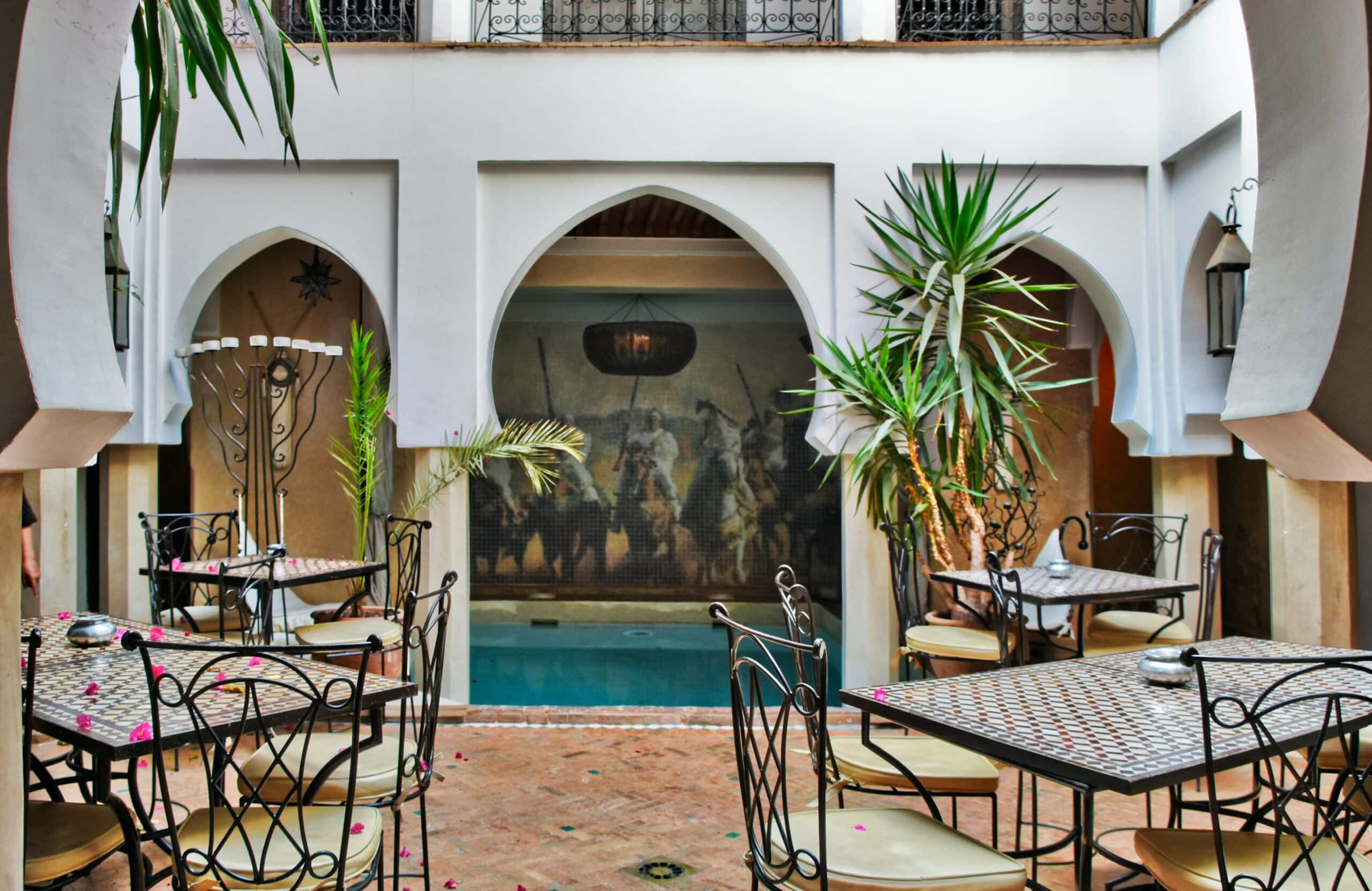 Automatisation Airbnb Maroc avec n8n pour hôtes de riad à Marrakech