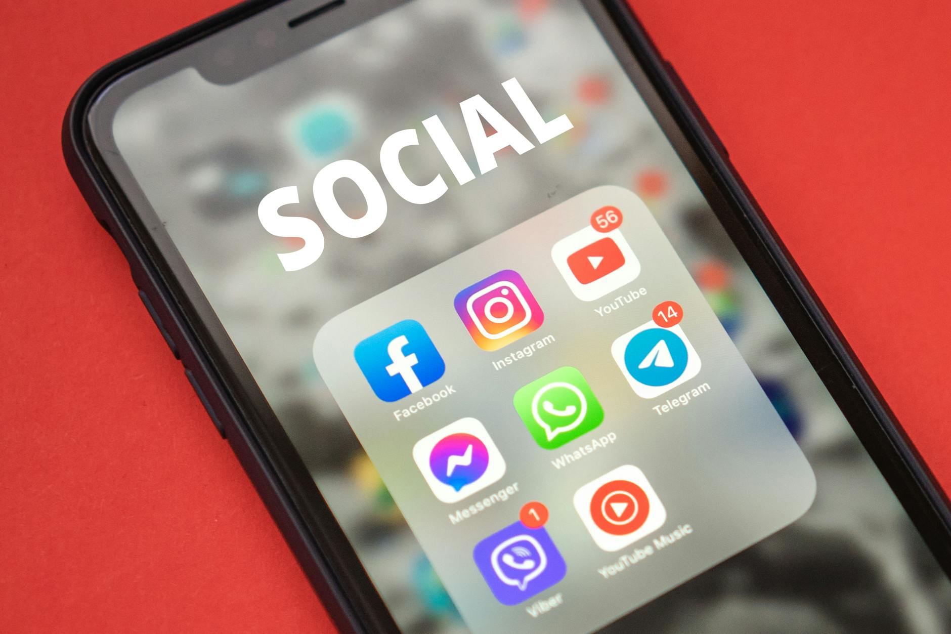 Photos gratuites de affichage de l application, affichage du téléphone, appareil électronique — automatisation réseaux sociaux make zapier