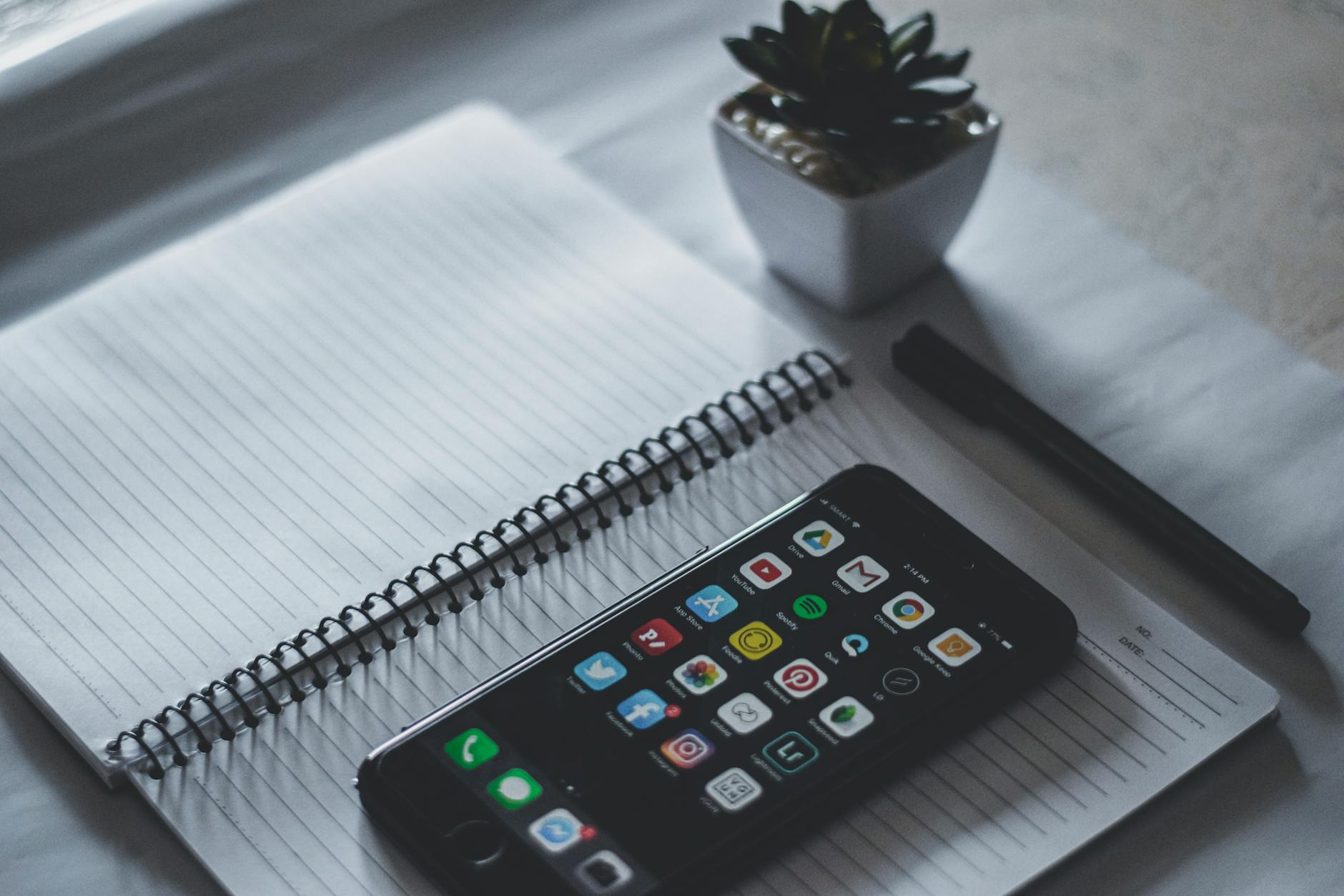 Iphone 6 Gris Sidéral Sur Ordinateur Portable — cahier des charges application web