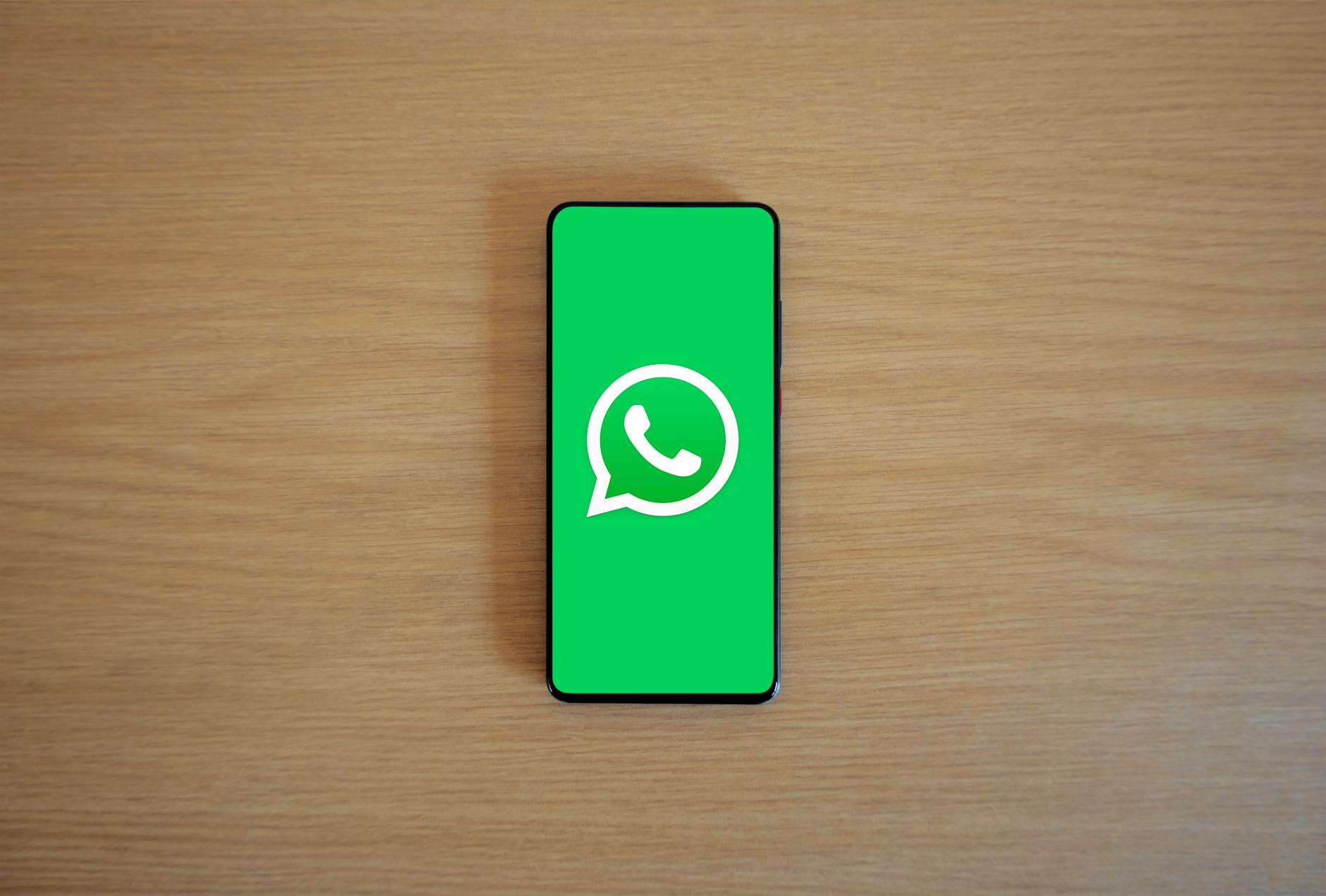 Photos gratuites de affichage du smartphone, appareil digital, appareil mobile — whatsapp business api