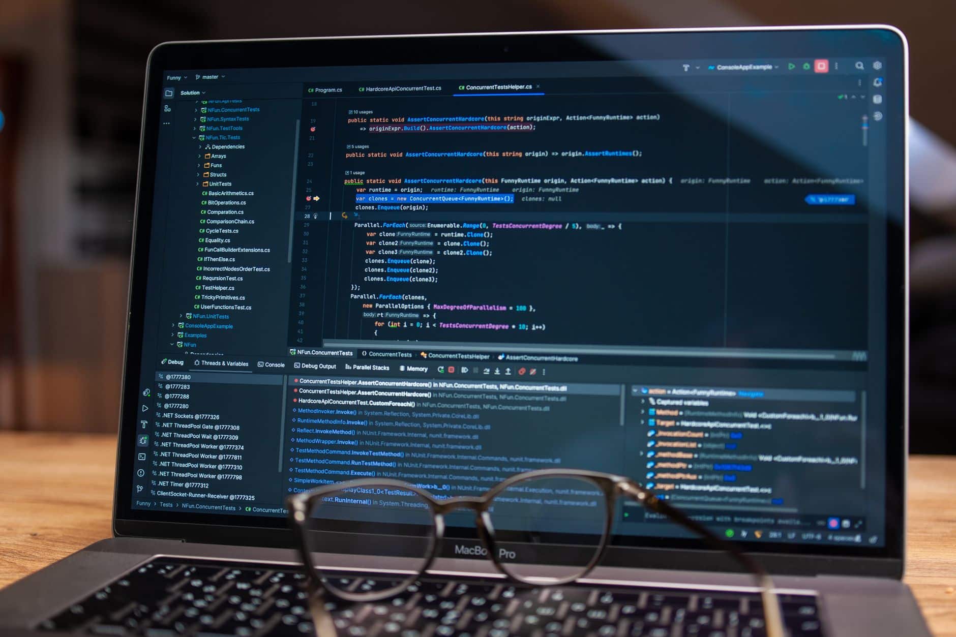 Photos gratuites de affichage du code, apple, application logicielle — logiciel location longue durée