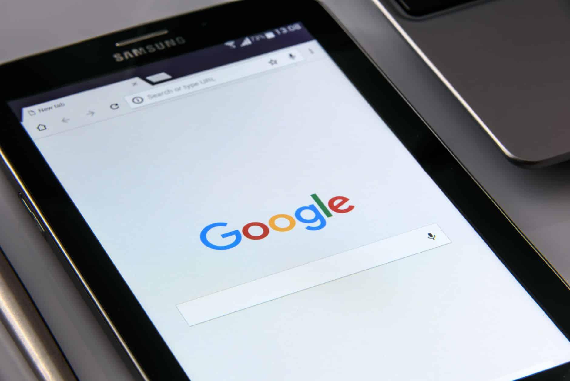 Navigateur Google Sur écran Noir Pour Tablette Samsung — maillage interne SEO
